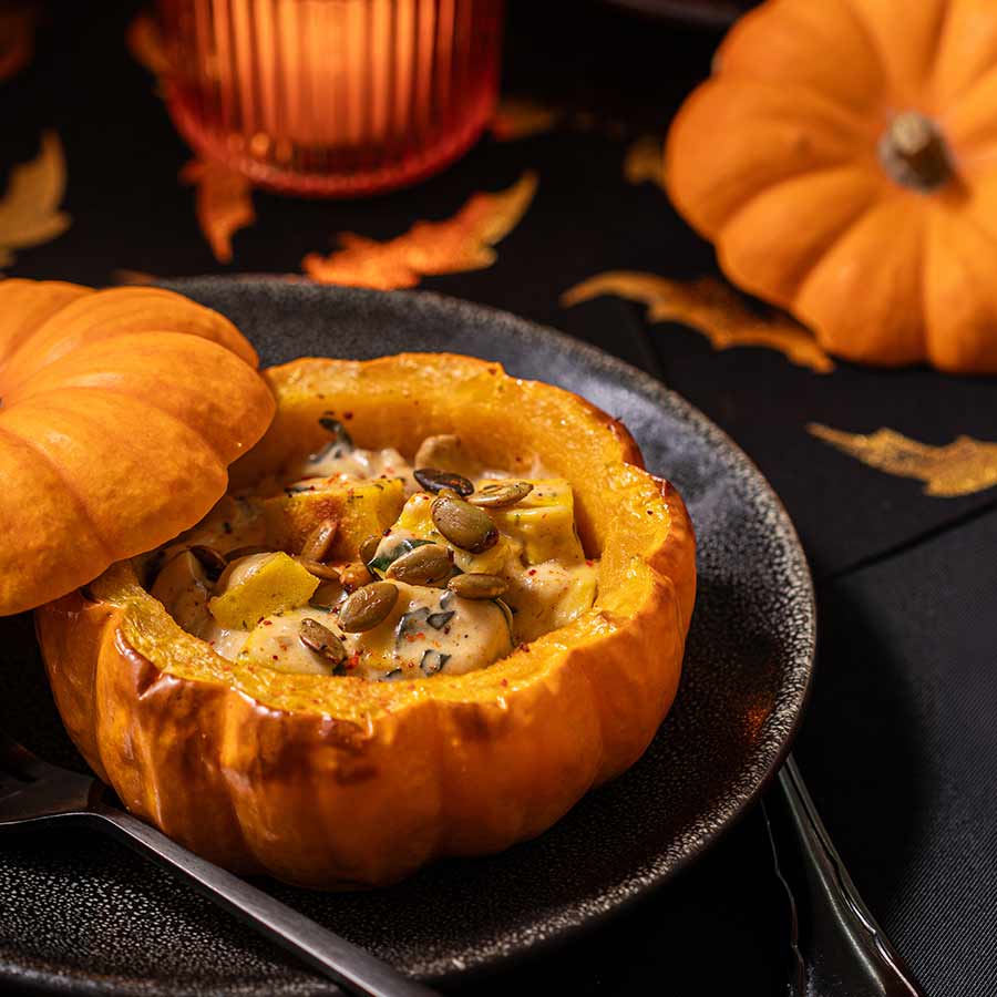 Gaspacho tomates cerises, Mini-courges façon vol-au-vent aux quenelles de potimarron, champignons et crème de saugenoix de pécans & piment d'Espelette