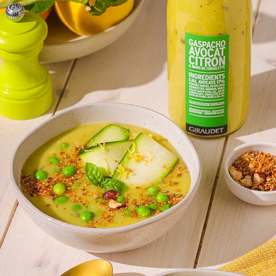 Gaspacho Avocat, citron, ciboulette et dukkah de noisettes croquantes