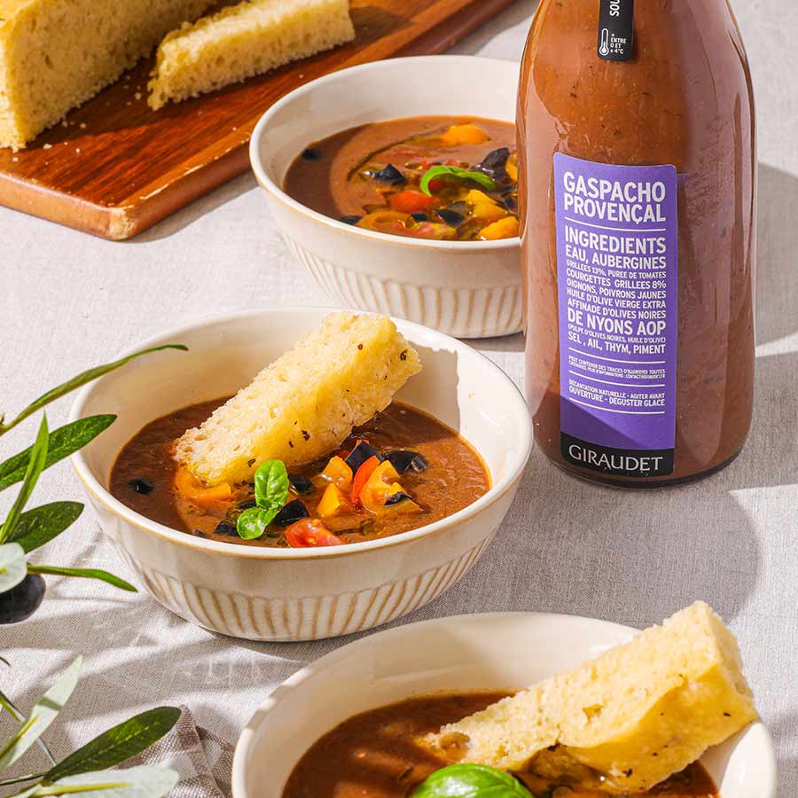 Gaspacho Provençal, tomates cerises et focaccia maison Gaspacho Provençal, tomates cerises et focaccia maison