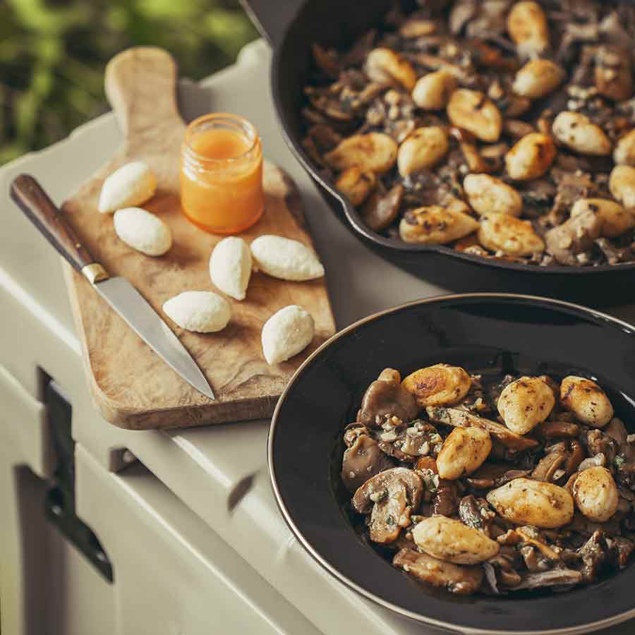 Poêlée de champignons & mini quenlles de brochet Poêlée de champignons & mini quenlles de brochet