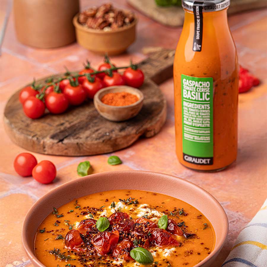 Gaspacho tomates cerises, noix de pécans & piment d'Espelette