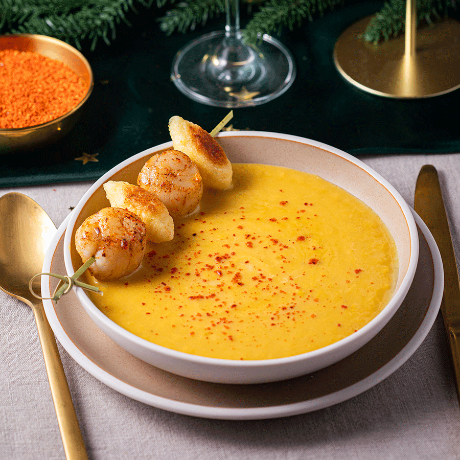 Soupe potiron, tourteau safran, brochettes de mini quenelles & Saint-Jacques au beurre noisette citron confit