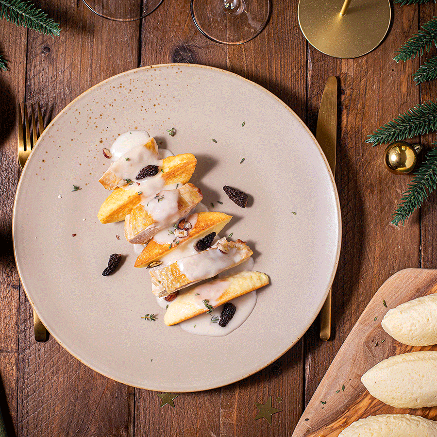 Quenelles de volaille de Bresse Giraudet, suprême de volaille & sauce aux morilles