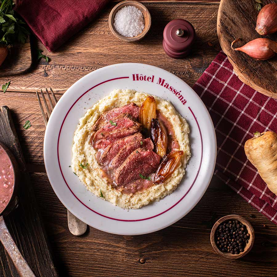 Bavette, purée pomme de terre & panais, sauce échalote