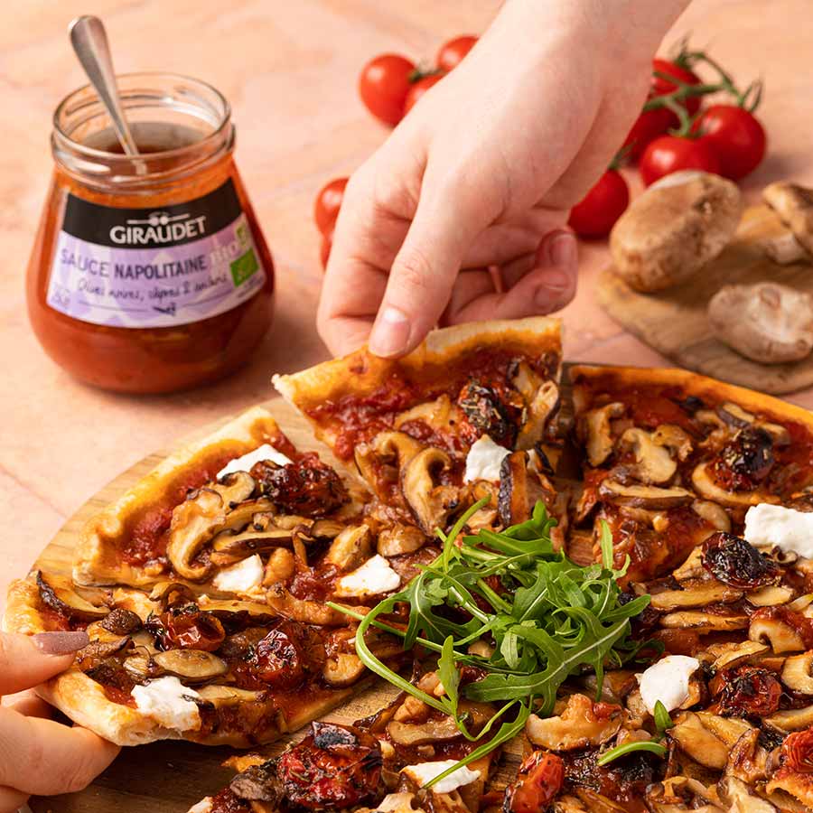 Pizza Regina à la façon Giraudet - sauce Napolitaine Puttanesca